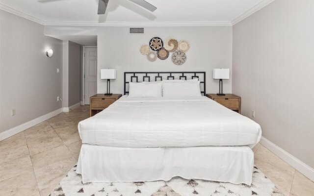 Shoreline Towers 1052 2 Bedroom Condo by RedAwning