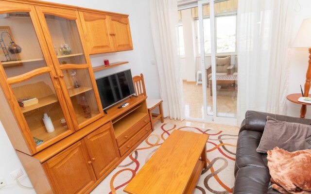 Penthouse with Sea Views & Lovely Garden