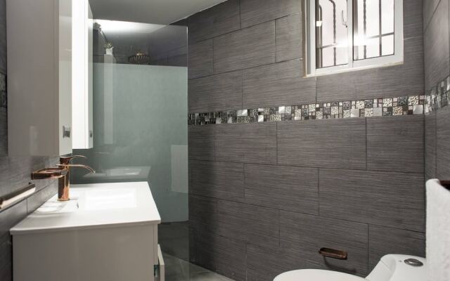 8-bdr Penthouse With A Private Rooftop & Jacuzzi