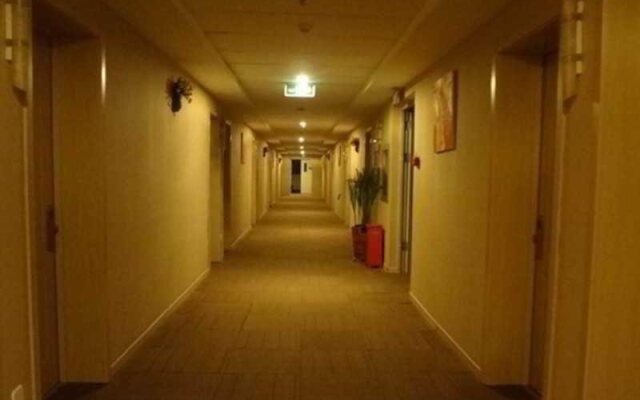 Tianjin Champagne Town Hotel