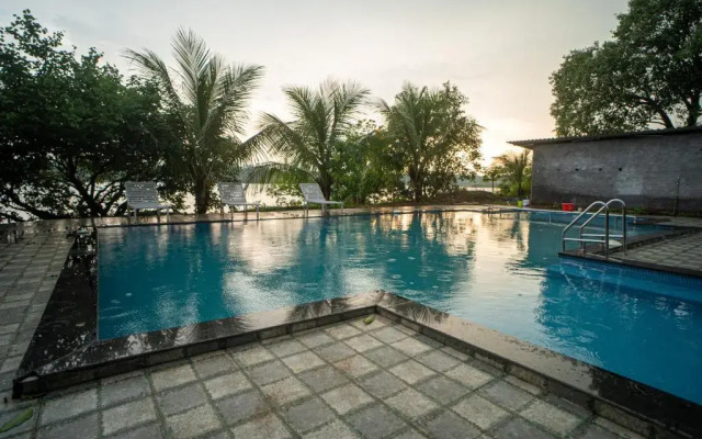 Shvas Island Resort