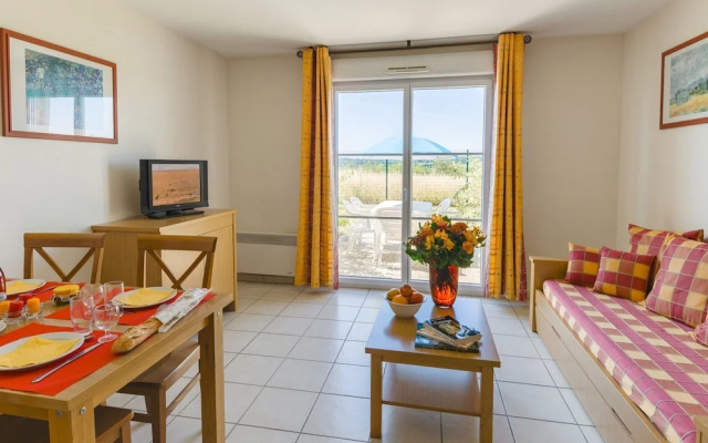 Well-maintained, Linked Holiday Home With Garden and Terrace