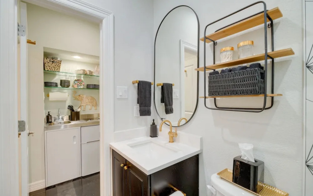Houston Vacation Rental ~ 1 Mi to Downtown!