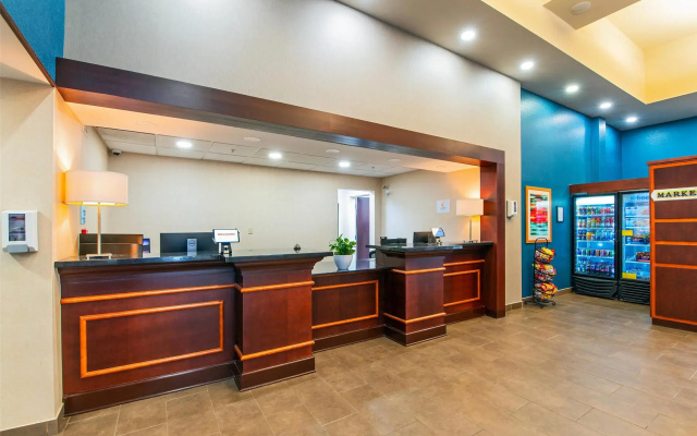 Comfort Inn & Suites