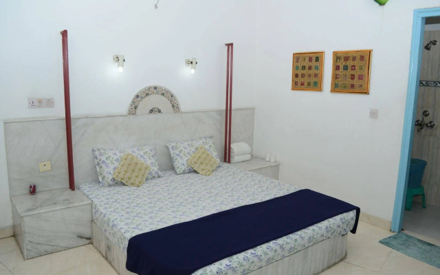 Maya Hotel & Restaurant