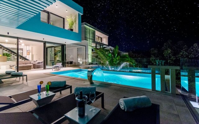 Luxury Villa Luna with Swimming Pool