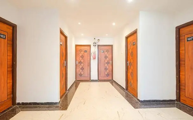 Fabhotel Midnight Inn