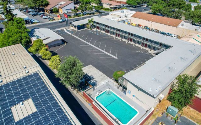 Econo Lodge Woodland near I-5