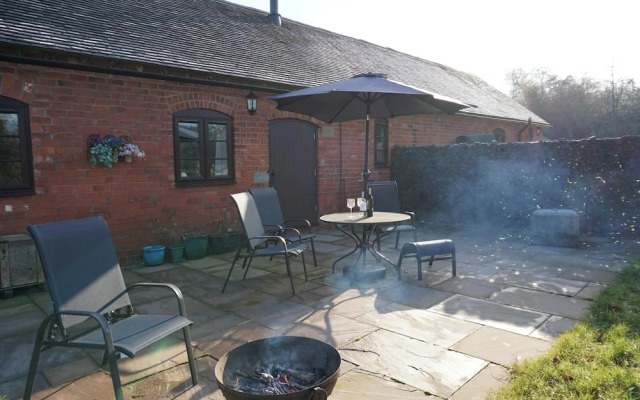 Tranquil Farlow Retreat, Sleeps 4 With Parking