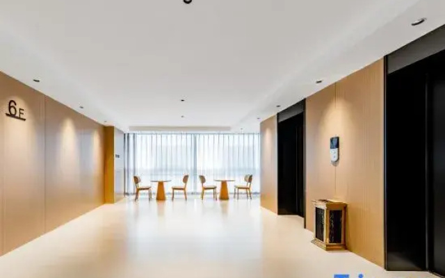 Hohhot Bolun Hotel (E-commerce Center Kongjiaying Subway Station)