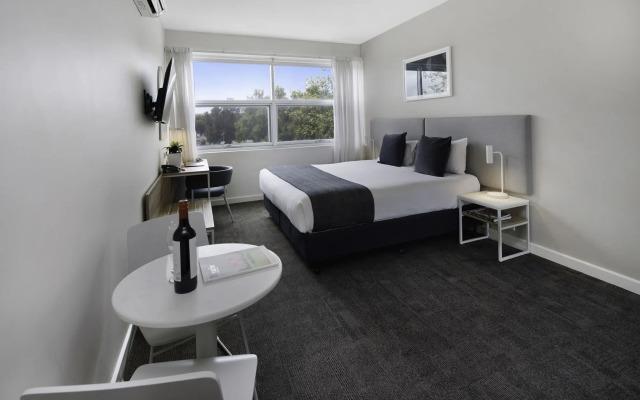Quest Mawson Lakes