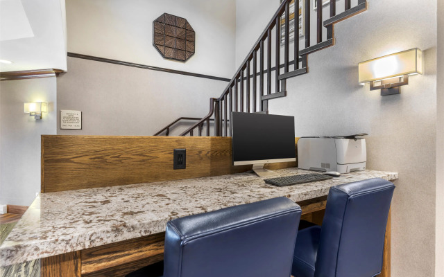 Best Western Plus Country Meadows Inn