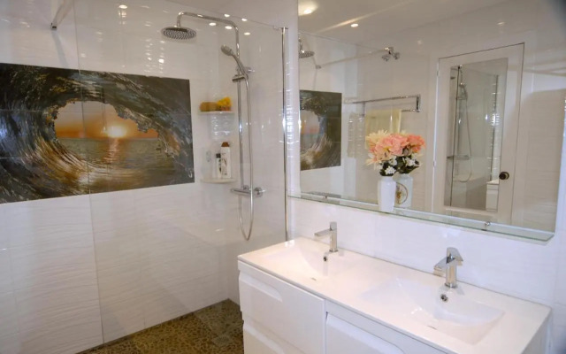 Beautiful Townhouse, Internet, Air Con, 5 Guests