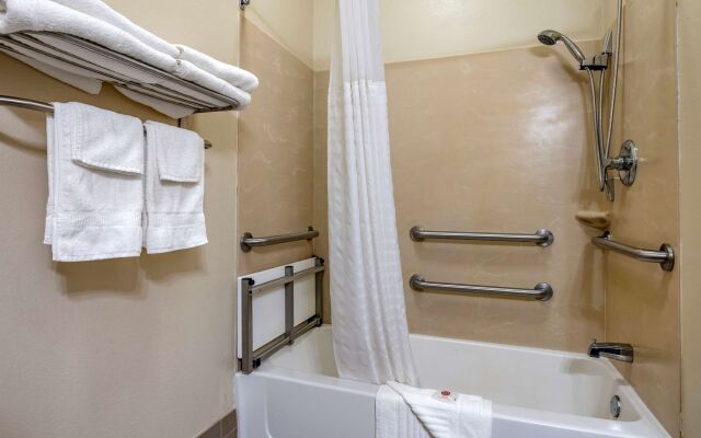 Comfort Inn Hebron-Lowell Area