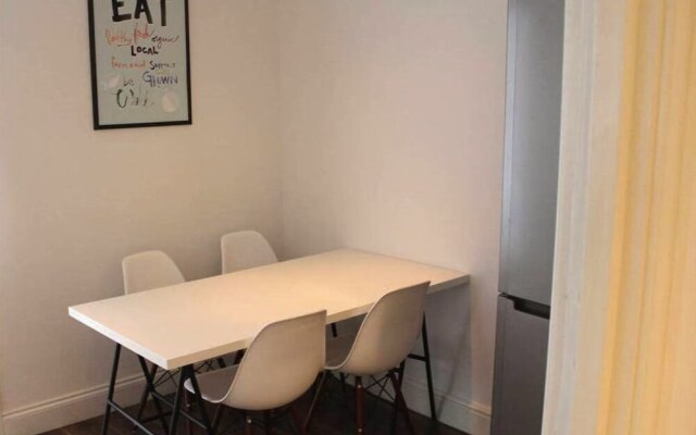 Zone 1 Hoxton 2 Bedroom Flat