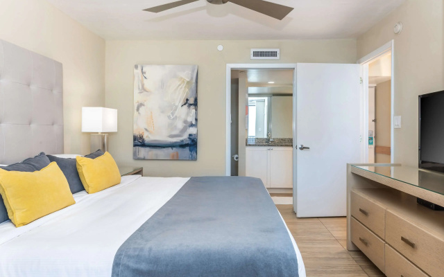 DiamondHead Beach Resort