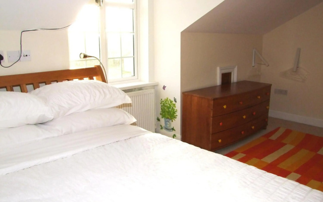 Glendalough 10 Minutes from Beautiful Farmhouse