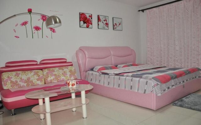 Yuxuan Theme Apartment