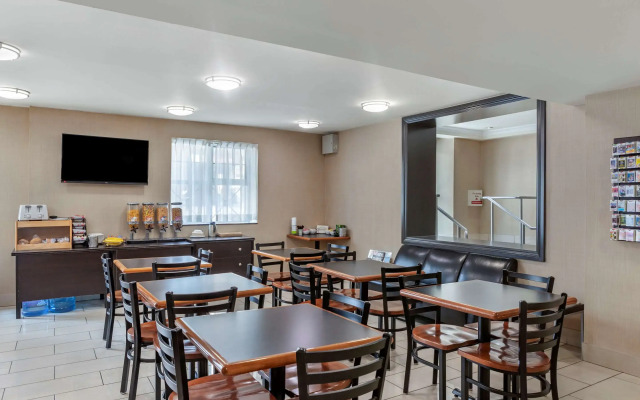 EconoLodge Downtown Toronto