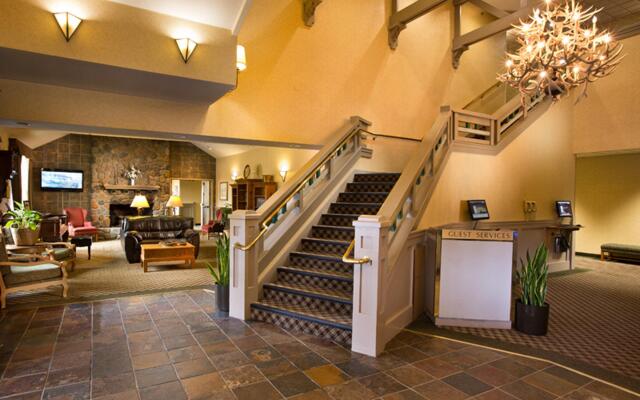 Coast Inn at Lake Hood