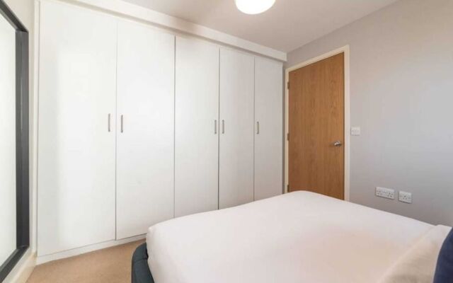 Bright London Bridge Apartment