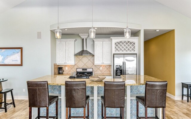 1 Holiday 4 Bedroom Home by RedAwning