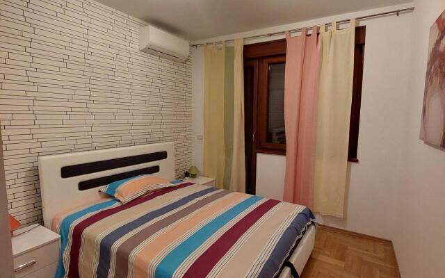Lovely Flat with Balcony and Sea View in Becici