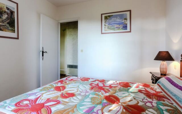 Boutique Holiday Home in Bormes-les-Mimosas with Pool