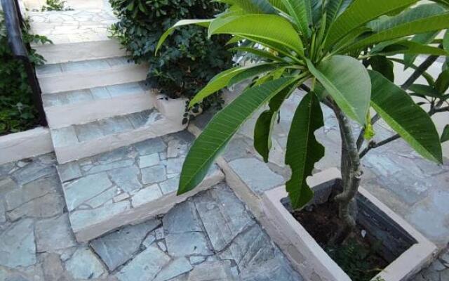 Dedalos n2 Mountain View apartment-30 metres from the beach