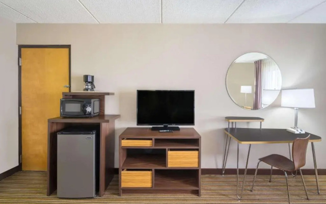 Super 8 Knoxville North/Powell