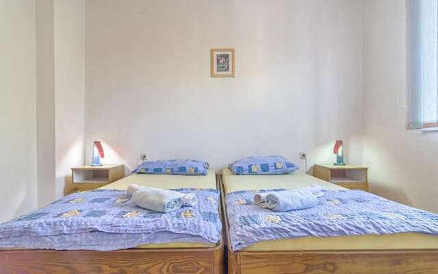 Comfort Pool Apartments