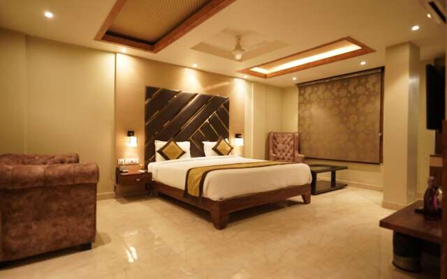 The Golden Crown Hotel Banquet & Cafe
