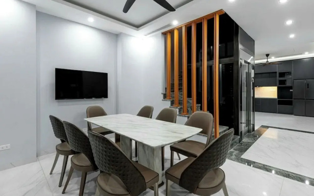 Ami House