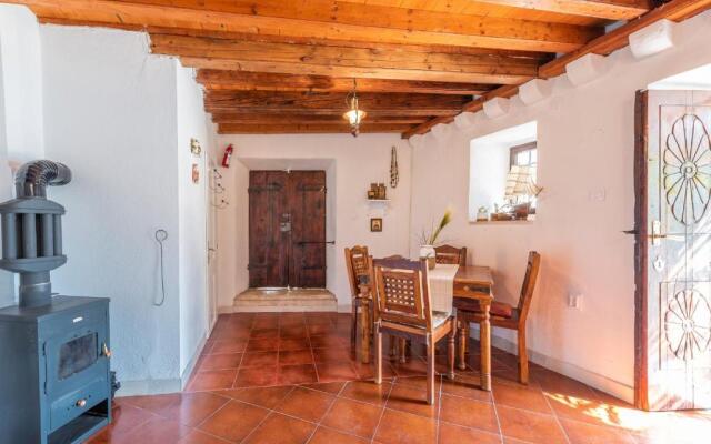 Charming Bohemian house in Perast