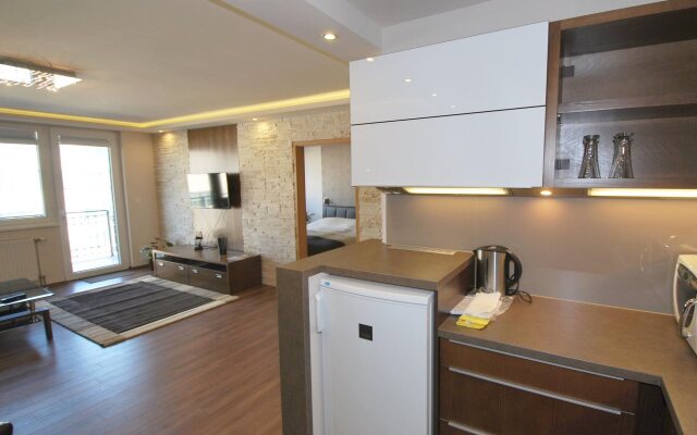 Arpad Bridge Apartments