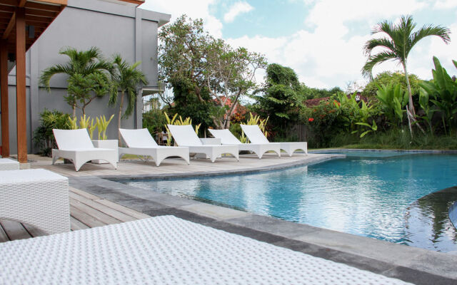 Airy Premier Seminyak Pantai Batu Belig Bali