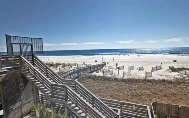 Colonnades 1202 - 3 Br condo