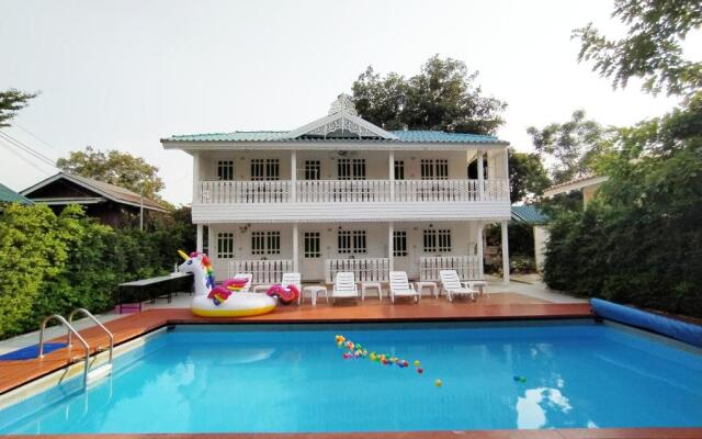 Baan Luang Harn Guesthouse
