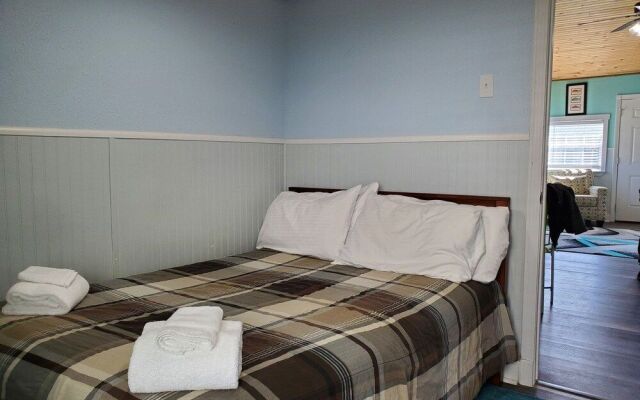 Nautical That One Apartment Near City Attractions by Redawning
