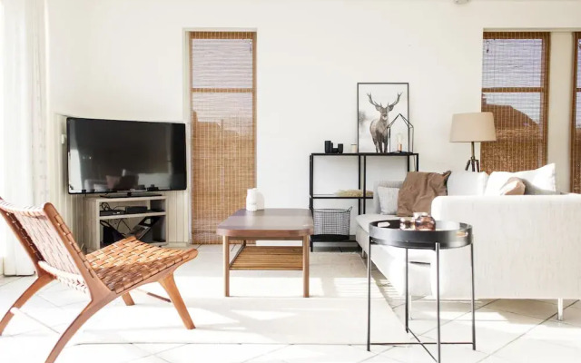 Thatched Villa by Ijsselmeer