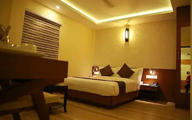 Prime D Chandlier By FabHotel