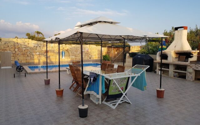 Rustic Villa With Pool, Sleeps 6 & Terrace