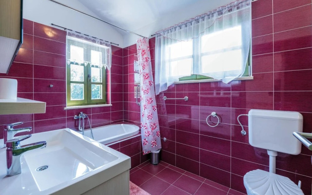 Beautiful Home in Valtura With Wifi and 5 Bedrooms