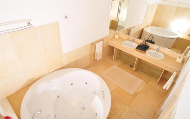 Carlton Luxury Resort