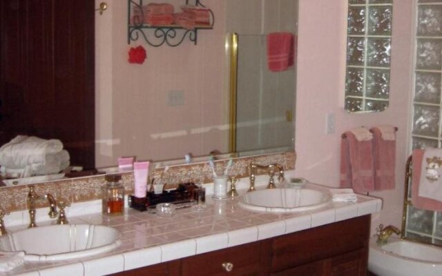 Auberge de Seattle, French Country Inn