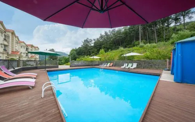 Nami Island Thira Pension