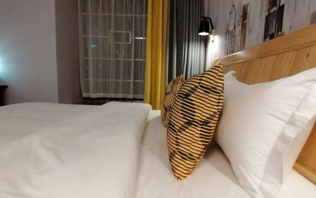 Yiqianshu City Apartment