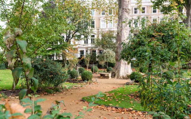 Pleasant Earl's Court Apartment near Hyde Park