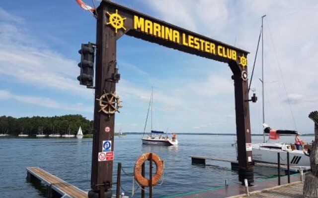 Marina Lester Club