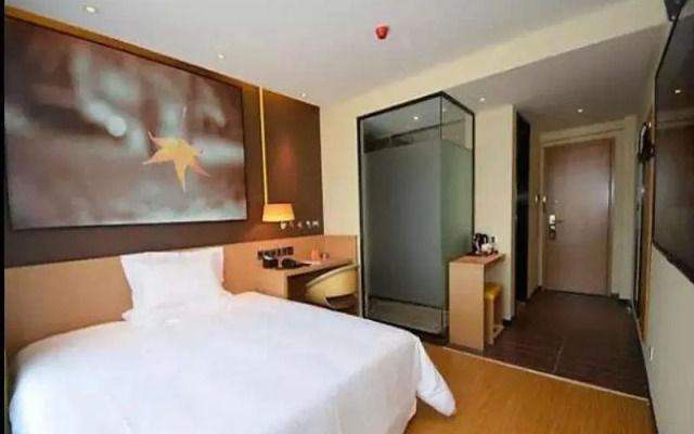 IU Hotel Zhengzhou Xinzheng Yasi College
